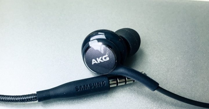 Descobrimos qual é o melhor fone de ouvido AKG: veja agora!